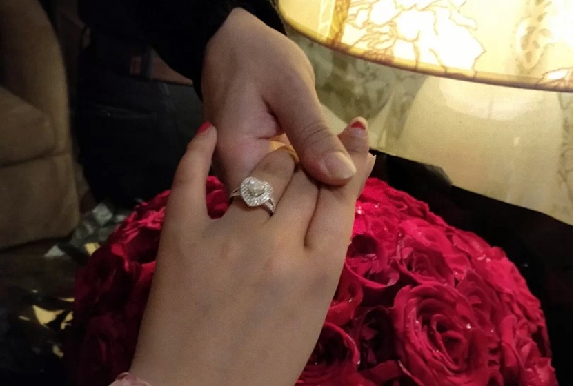 what-finger-does-the-engagement-ring-go-on-jianlibem